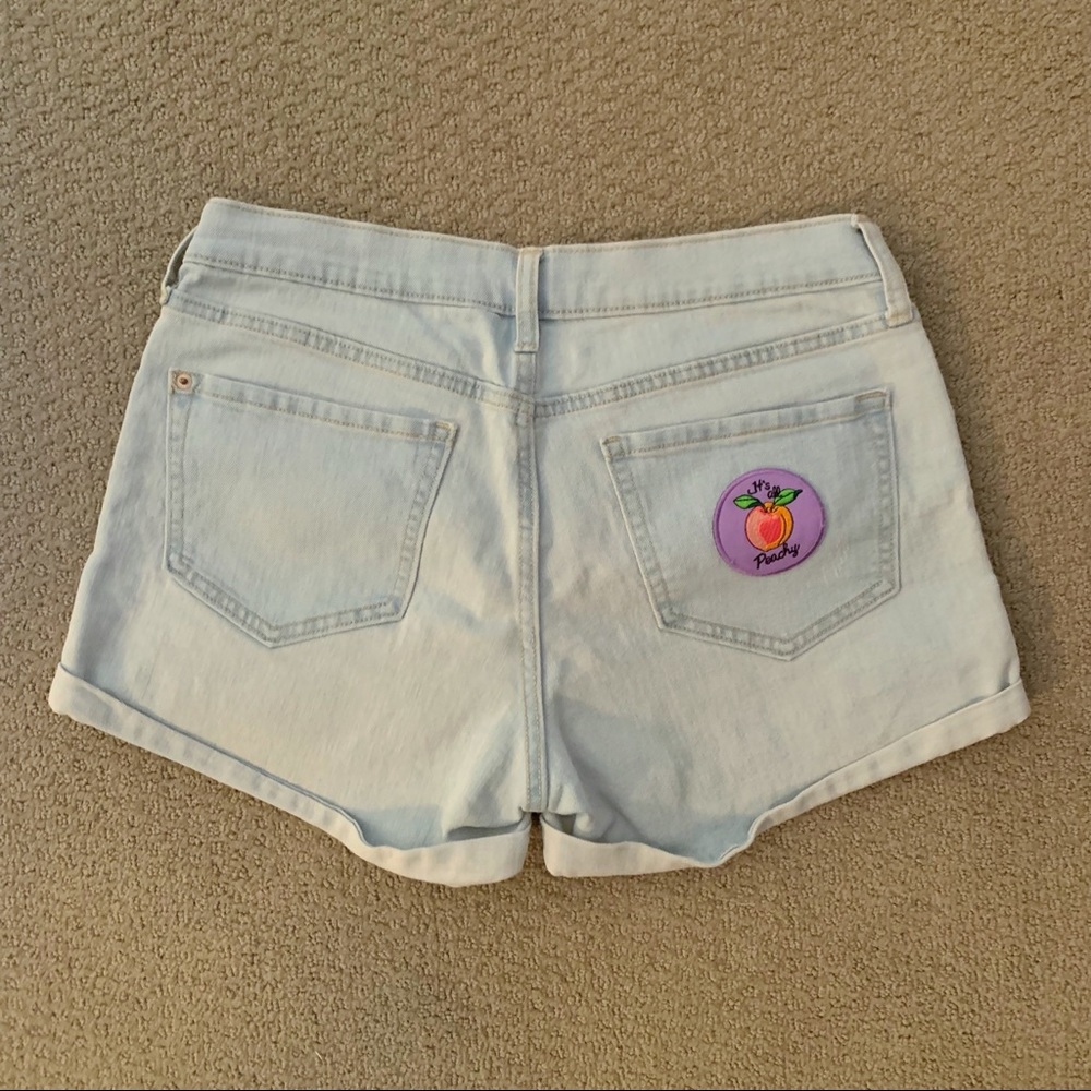 OLD NAVY Boyfriend Stretchy Jean Denim Shorts with Sewn on Its All Peachy Patch
